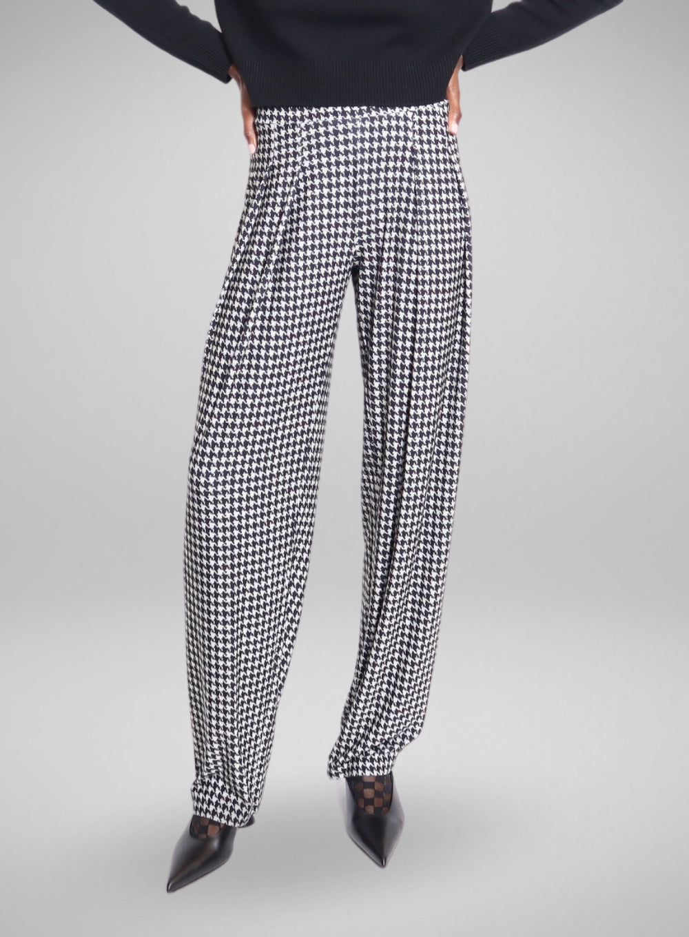 NORMA KAMALI | Low Rise Pleated Trouser